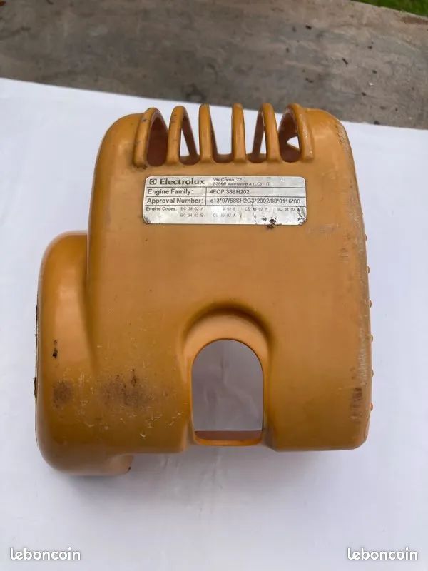 Capot moteur Cabrio 321 (image 2)