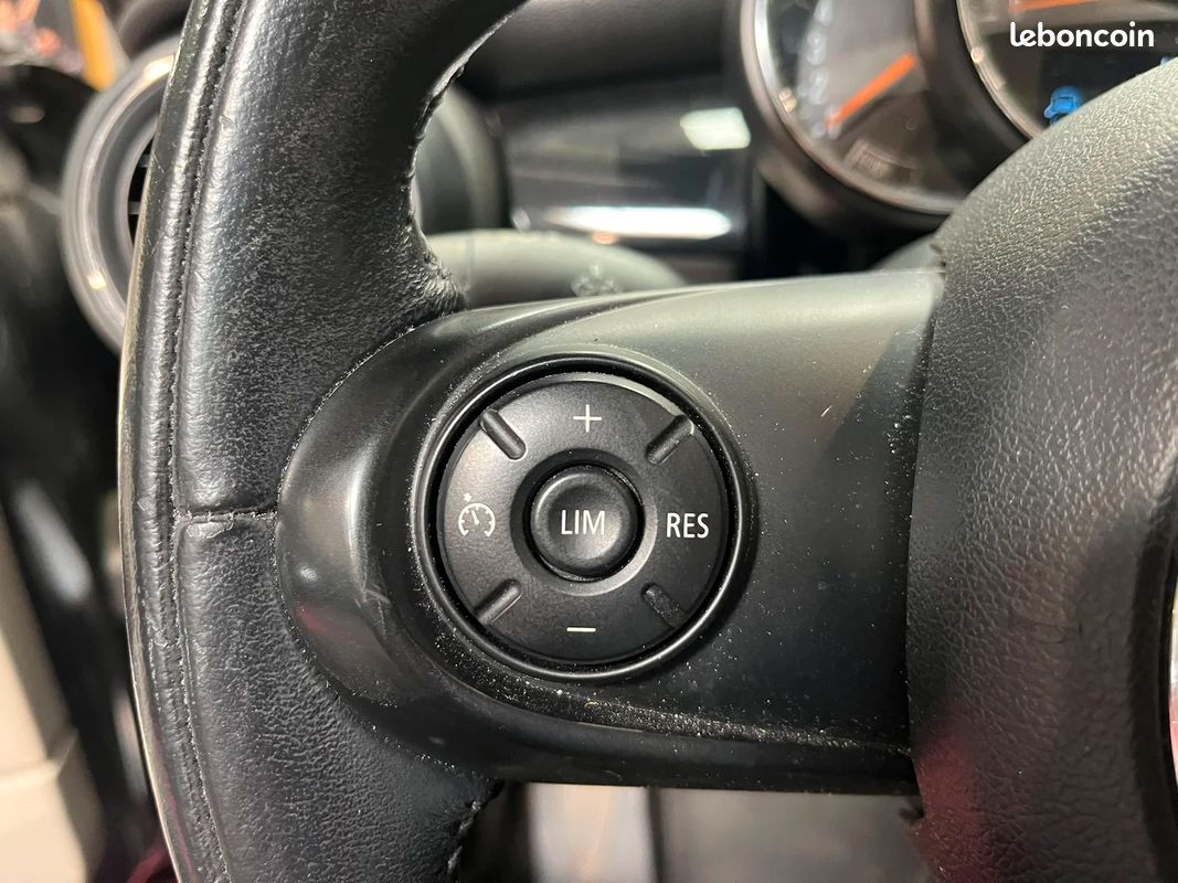 Mini MINI III Cooper D 1.5 116ch Pack Chili / Toit ouvrant / Sono Harman Kardon (image 25)