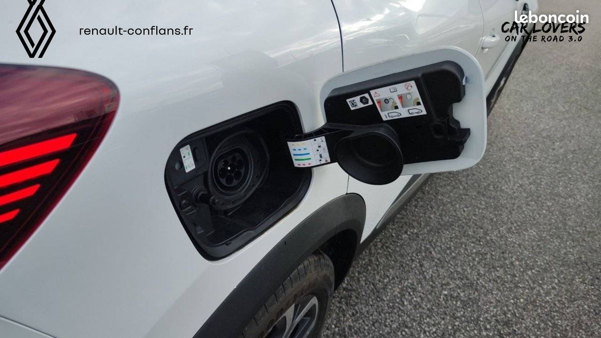 RENAULT Captur E-Tech Plug-in 160 - 21 Intens (image 11)