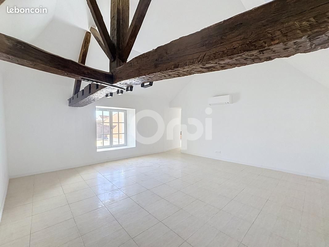 Appartement 4 pièces 163 m² · à Chaumont · 163 m² · 950 €/mois