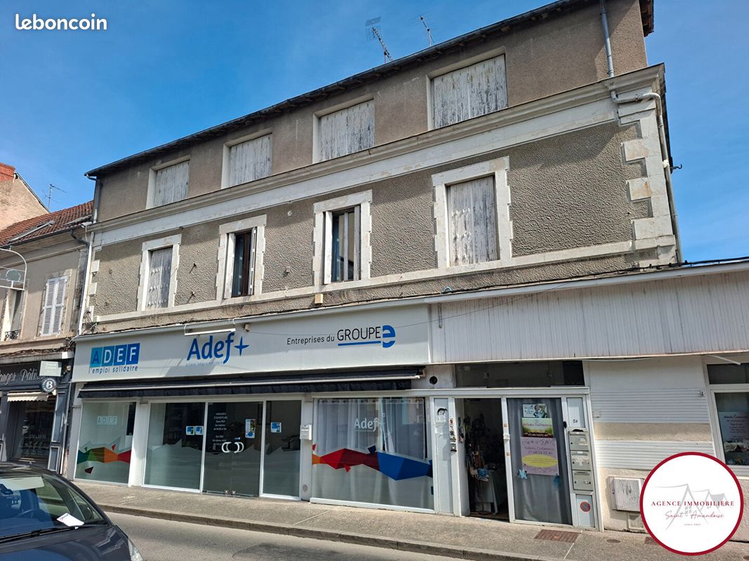 Maison 8 pièces 180 m² · à Saint-Amand-Montrond · 180 m² · 92 000 €