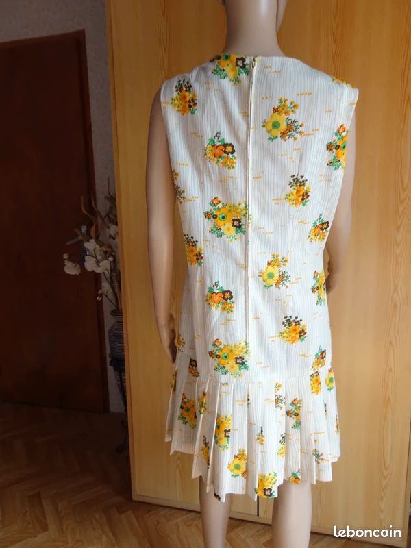 Robe grande taille sans manche motifs fleuris (image 5)