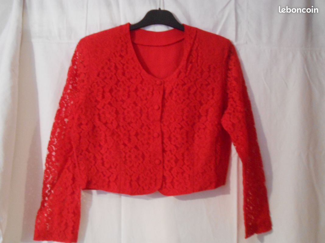 Veste courte rouge à dentelles (image 1)