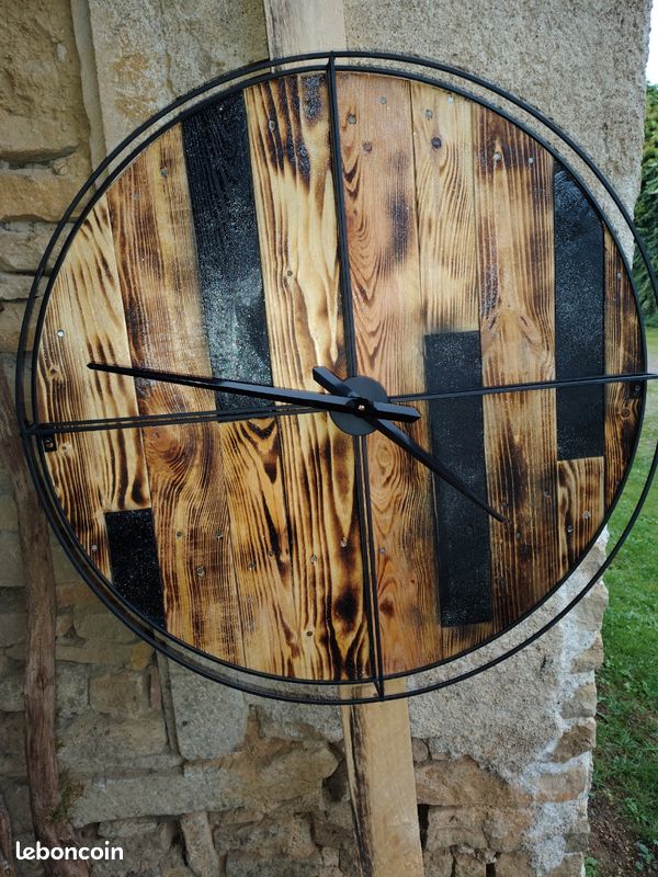 Horloge murale géante (image 1)