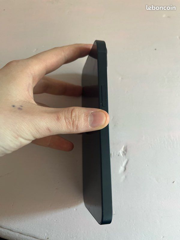 Vendre un téléphone pour pièce (image 2)