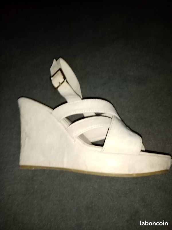 Sandales à talon rose/beige (image 1)