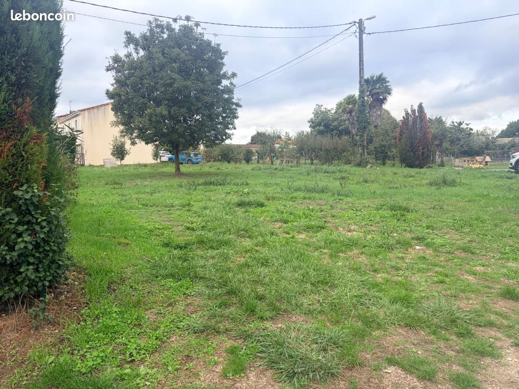 Terrain 624 m² · à Saint-Césaire · 39 200 €