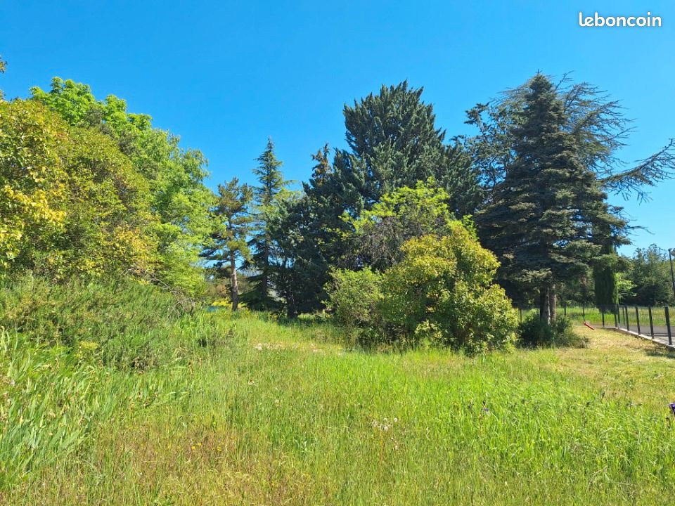 Terrain 587 m² La Bastide Des Jourdans · à La Bastide-des-Jourdans · 140 000 €