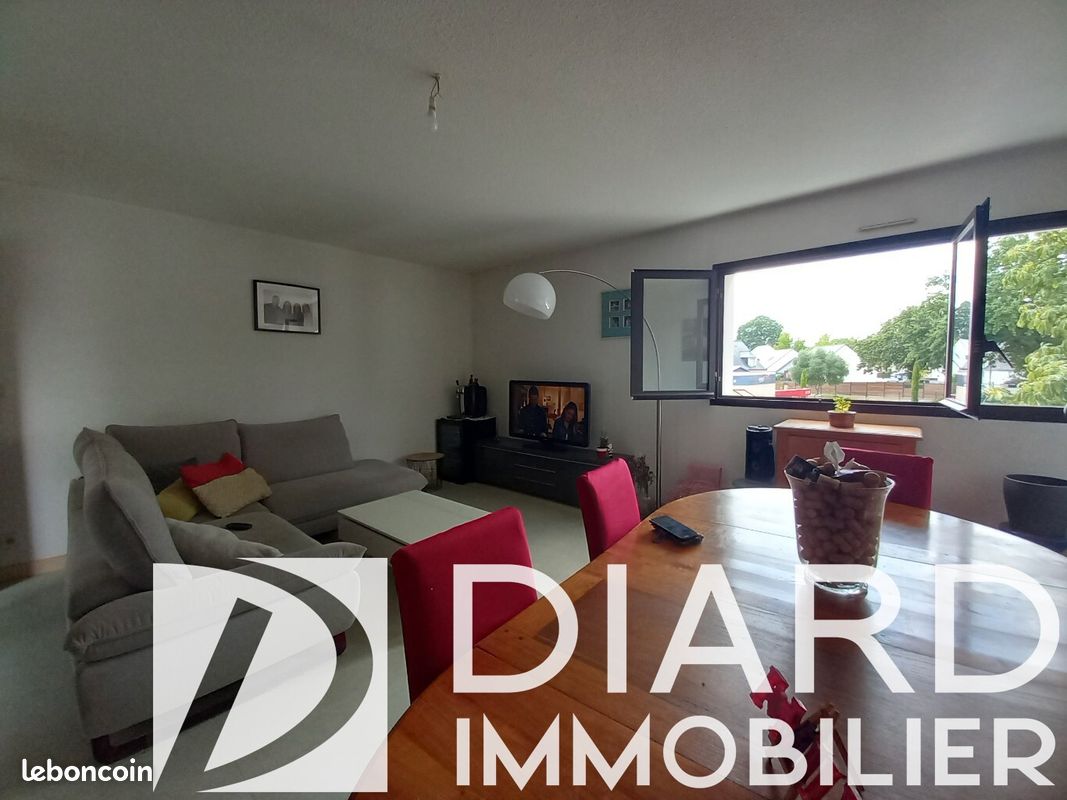 Appartement 3 pièces 77 m² · à Étrelles · 77 m² · 625 €