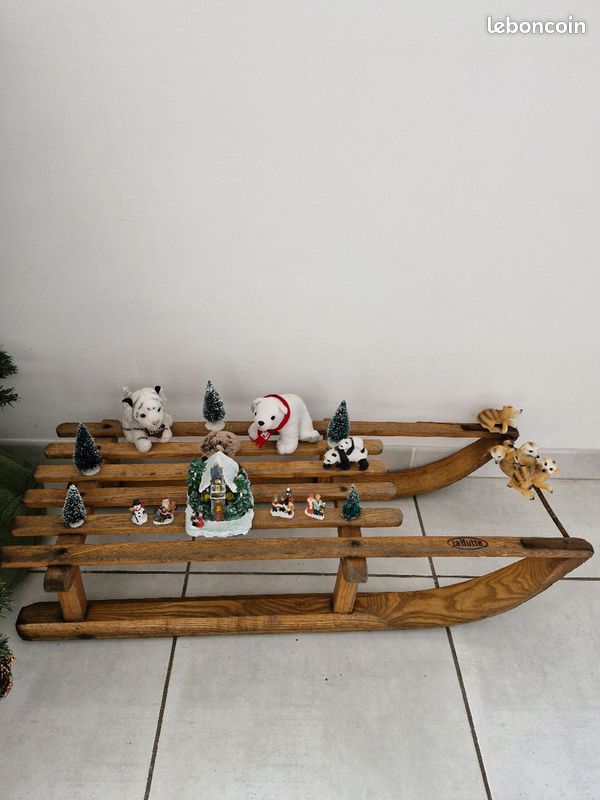 Plateau En Bois Avec Bougies Allumées Et Décorations De Noël Avec Plaid Chaud. Style Douillet D'hiver. Concept D'hygiène. | Photo Premium