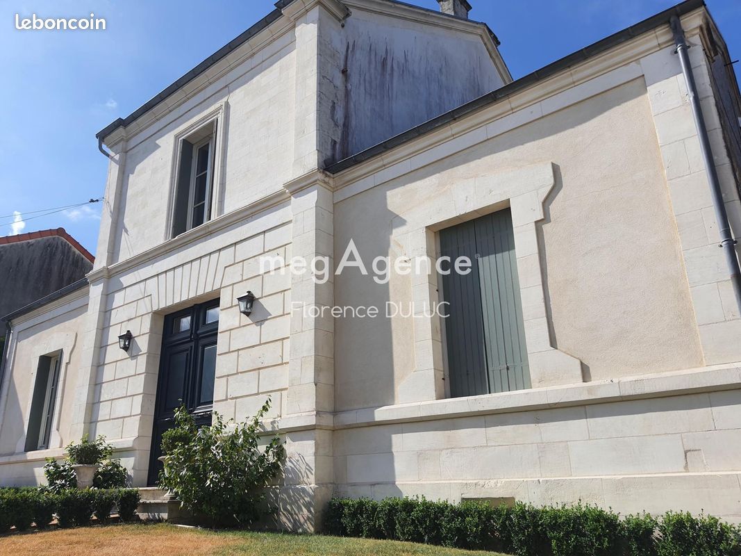 Maison 8 pièces 216 m² · à Saint-Jean-d'Angély · 216 m² · 540 000 €
