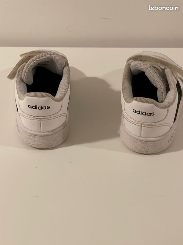 Basket Adidas blanche taille 24 (image 4)