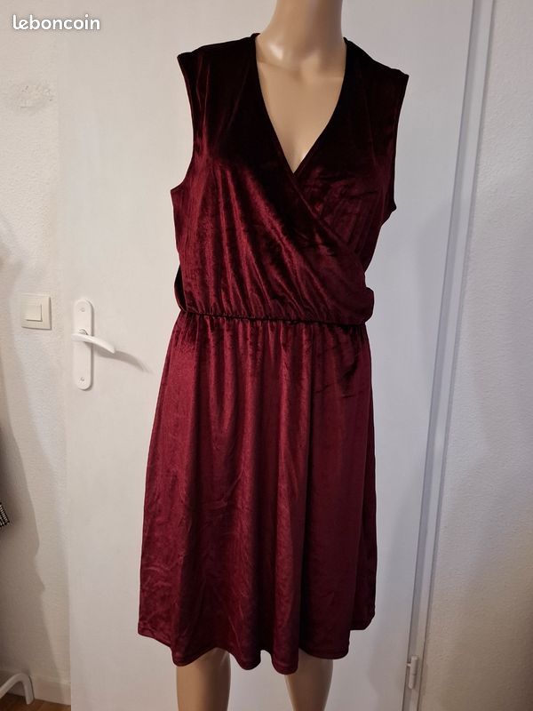 Robe en velours camaieu taille 38 en très bon état Vêtements