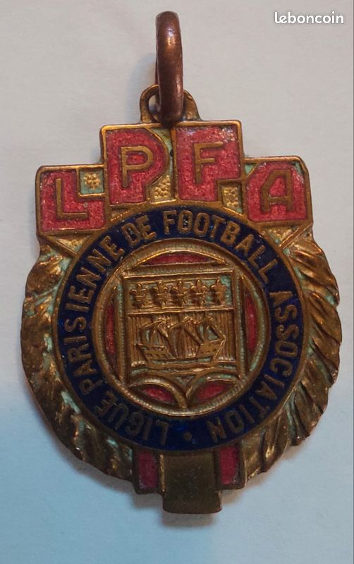 Médaille En Argent 1932 LPFA (Ligue Parisienne De Football) - PSG, Format 3.2x2.5 Cm