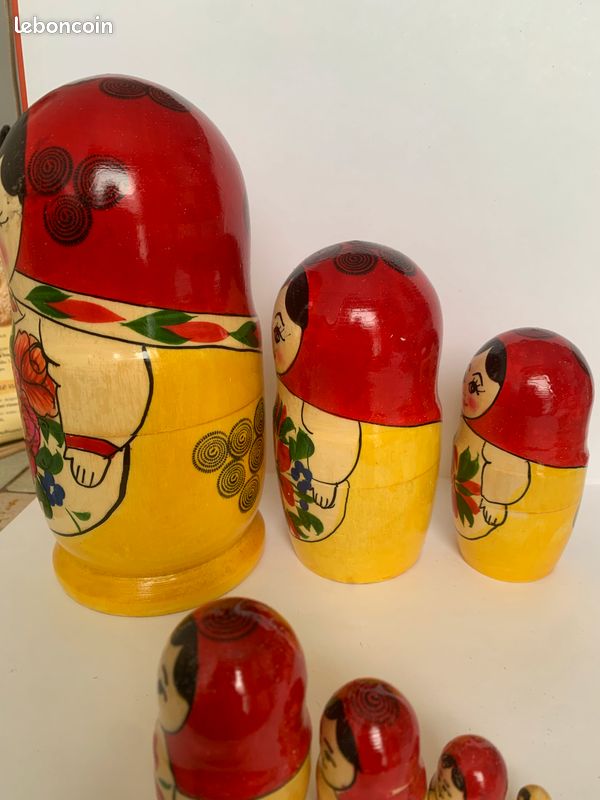 Poupée Russe Rouge Et or, Matriochka Illustration de Vecteur - Illustration du décoration, illustration: 35606858