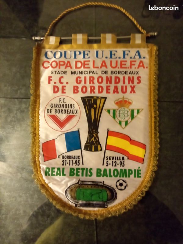 Av Grand fanion girondins de Bordeaux ... (image 1)