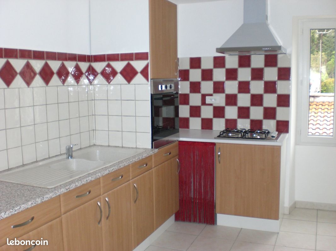 Appartement 3 pièces 80 m² · à Le Martinet · 80 m² · 500 €