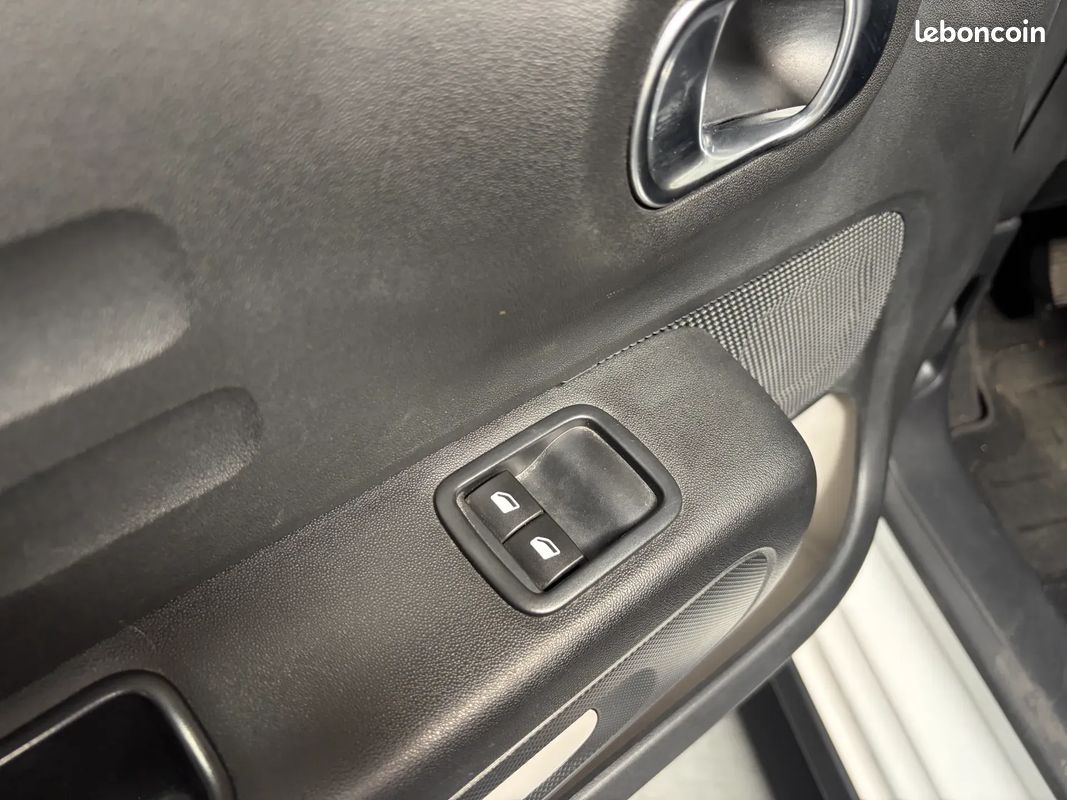 Citroen C3 Feel 82 ch - Origine France - Courroie effectuée - Radars de recul - GPS (image 16)
