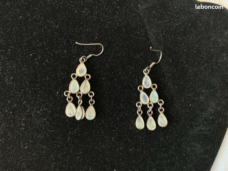 Élégantes boucles d’oreilles lustres en argent 925 et pierres de lune (image 3)