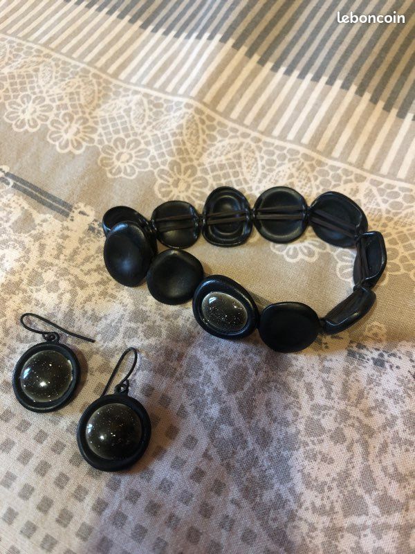Bracelet et boucle d oreille t je bon etat (image 1)