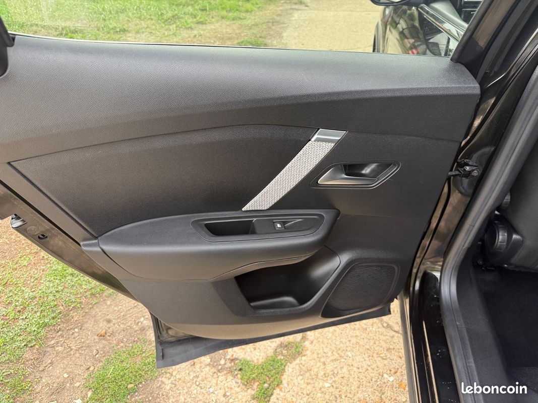 CITROEN C4 X 1.2 PureTech 130 SS EAT8 Shine TVA RECUPERABLE (image 24)