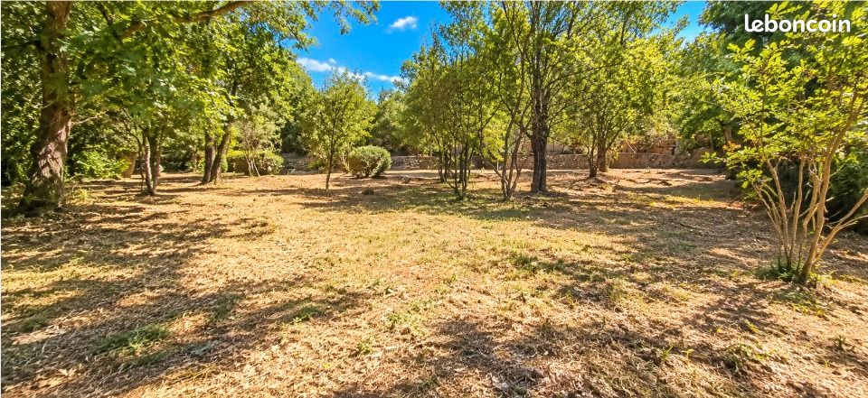 Terrain 1263 m² · à Néoules · 195 000 €
