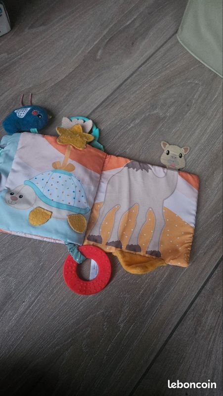 Jouet D'éveil Multi Textures SOPHIE LA GIRAFE Livre Découvertes Bébé - 8 Pages Activités Sensorielles - Dès 3 Mois Livre Textures Et Sons Bébé 3 Mois Jouet D'éveil Multi Textures SOPHIE LA GIRAFE Livre Découvertes Bébé - 8 Pages Activités Sensorielles - Dès 3 Mois Livre Textures Et Sons Bébé 3 Mois