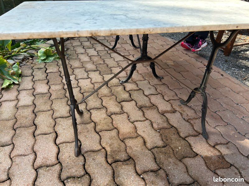 Table de jardin vintage en marbre et fer forgé (image 3)