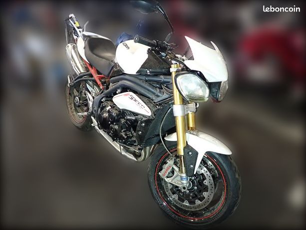 Passage De Roue Arrière Pour Triumph Speed Triple 1050 - Réf. GPA-1052 - Occasion (60 907 Km)