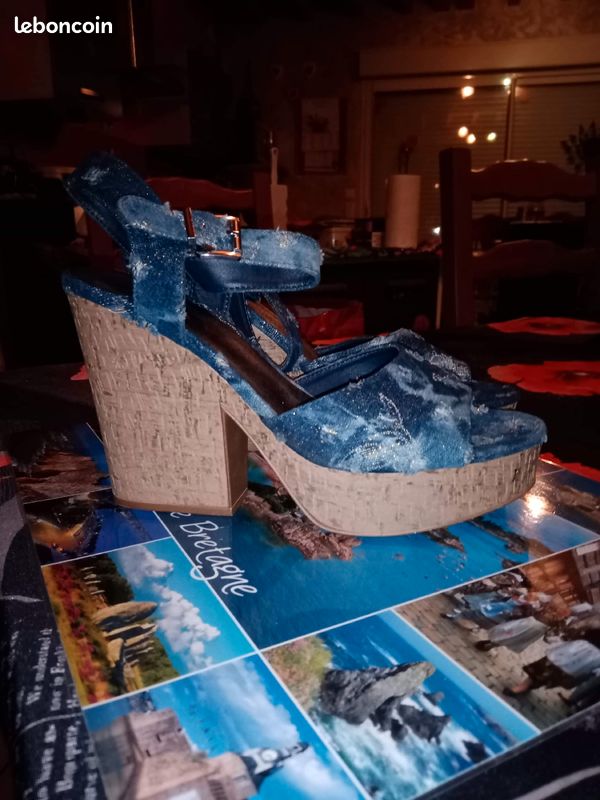 Chaussures à talons compensé style jeans (image 2)