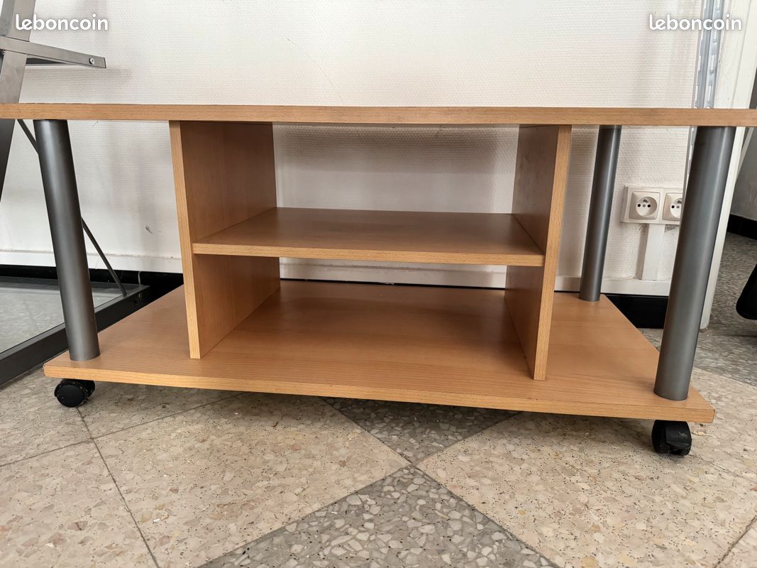 Jolie table basse en bois avec roulettes (image 3)