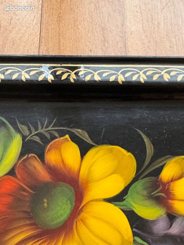 Plateau en métal peint à la main, motif fleurs russes, plateau noir détaillé, signé par l'artiste, état neuf - France