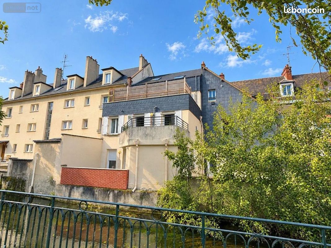 Immeuble 12 pièces 256 m² · à Évreux · 256 m² · 546 000 €