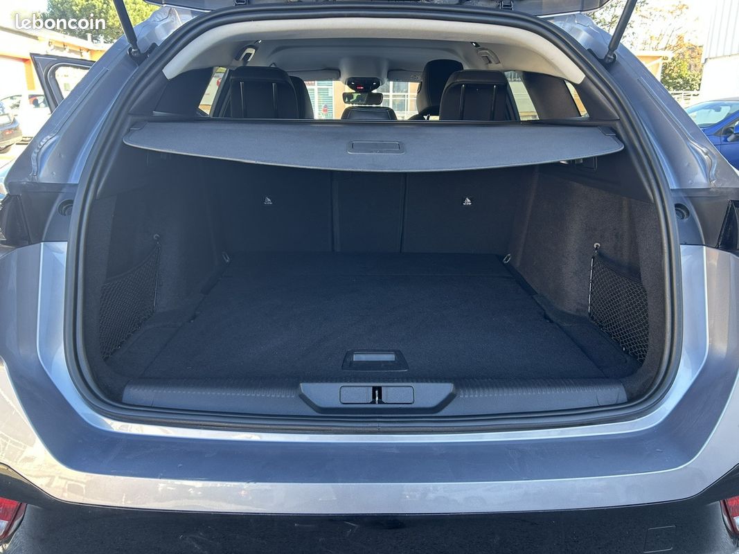 Peugeot 308 SW Allure BVM 6 130 CV 2024 {1ER Main - 15.600KM - CAMERA 360° - SIEGES AGR CONFORT } (image 9)