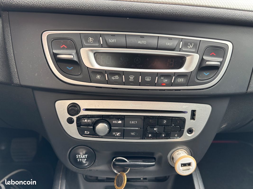 RENAULT Mégane III 1.6 DCi 130ch Bose - Garantie 6 mois - Entretien complet ✅ (image 13)