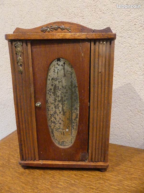 Petite armoire de poupée Bleuette - Collection