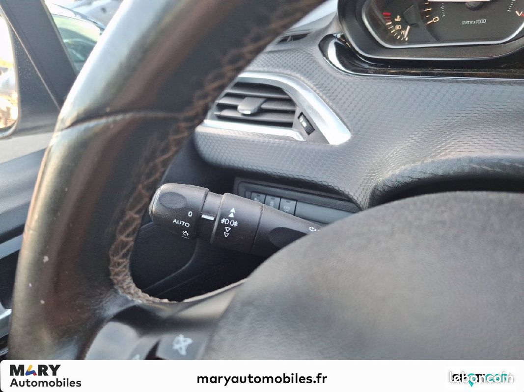 PEUGEOT 208 1.2 PureTech 110ch S&S BVM5 Allure (image 21)