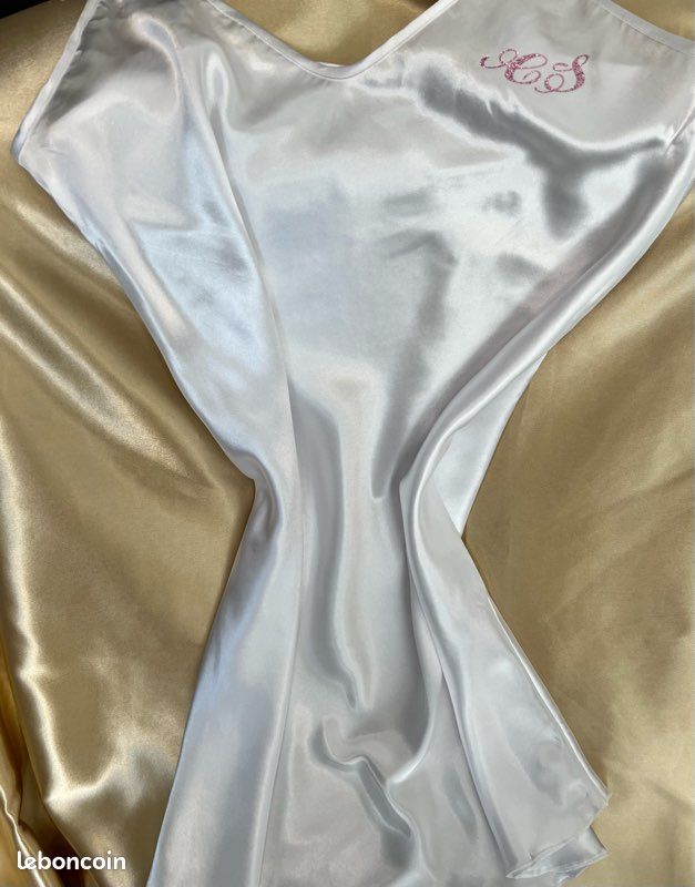 Nuisette en satin personnalisé (image 3)