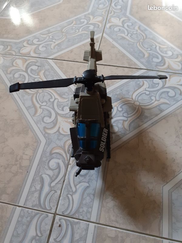 Hélicoptère noir soldier (image 2)
