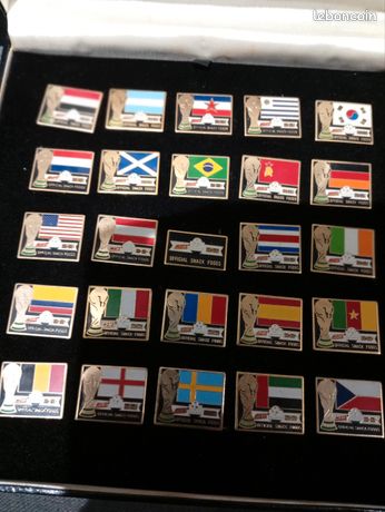 PINS FOOT COUPE D'EUROPE BARI 91 ITALIE VINTAGE PIN'S wxc 33 EUR 5,99