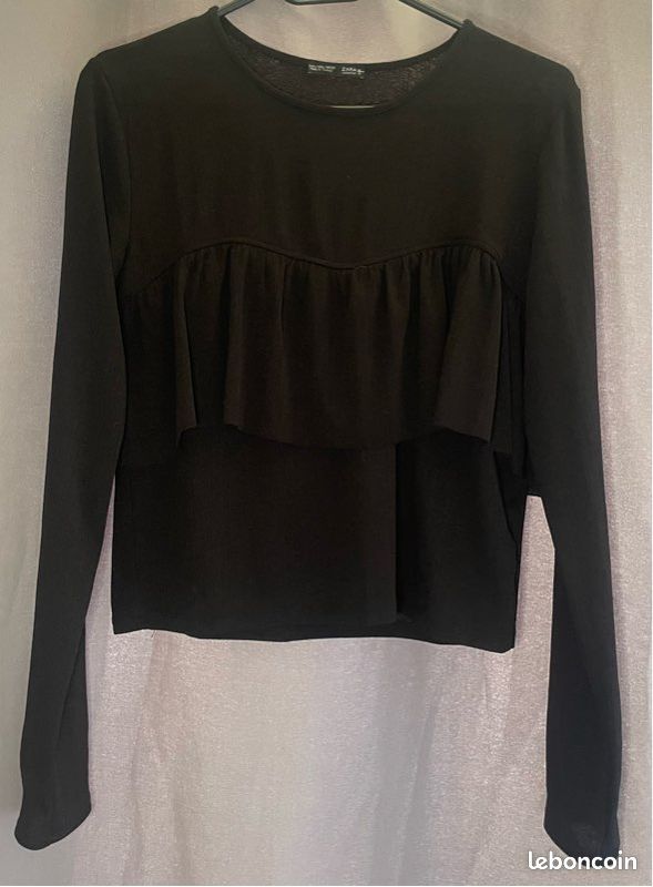 Haut noir frou-frou »Zara »manches longues Vêtements