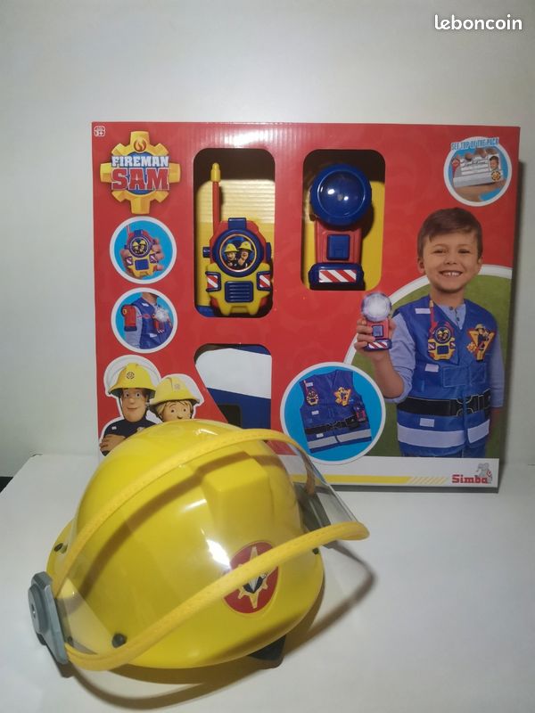 Déguisement Sam le pompier avec casque, talkie-walkie lampe, carte pompier (image 1)