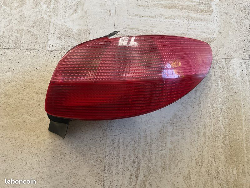 Feu arrière droit 206 Peugeot phase un (image 2)