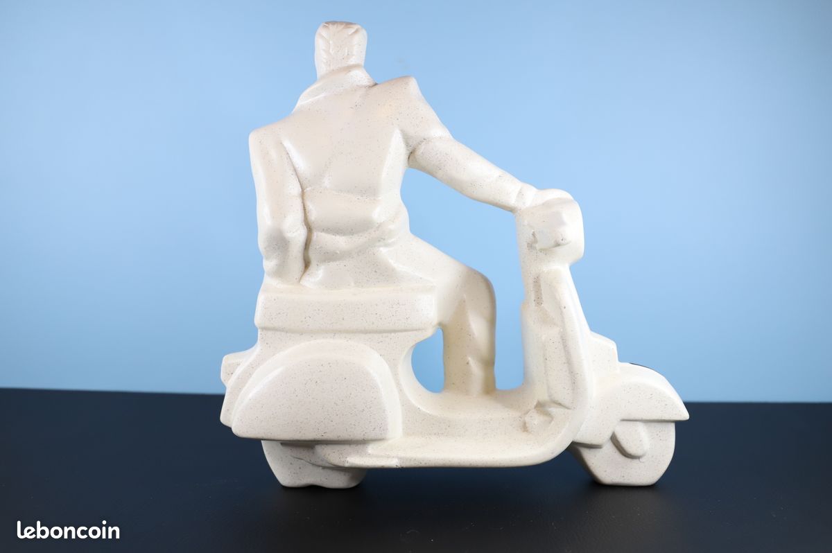 Statuette Homme à Vespa – Sculpture, Pour Pièces Ou Réparation