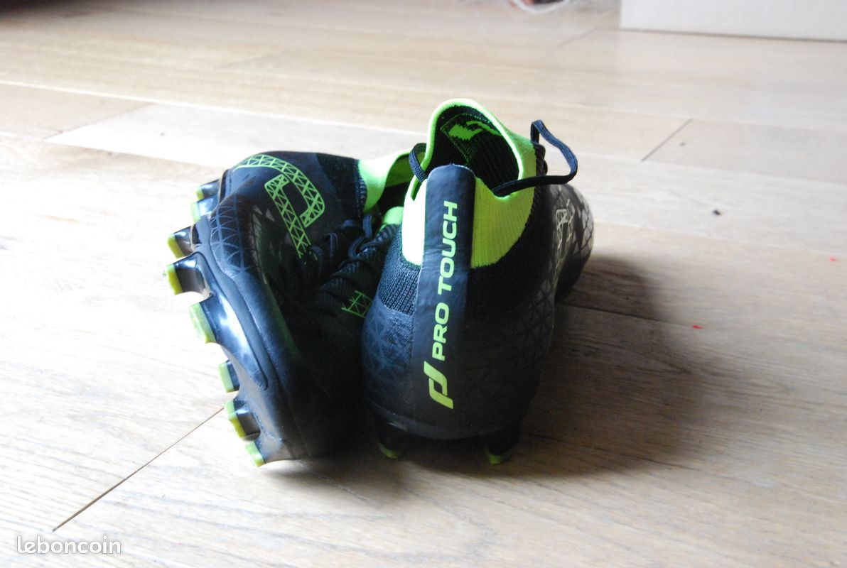 Chaussure de foot (pointure 35) (image 4)