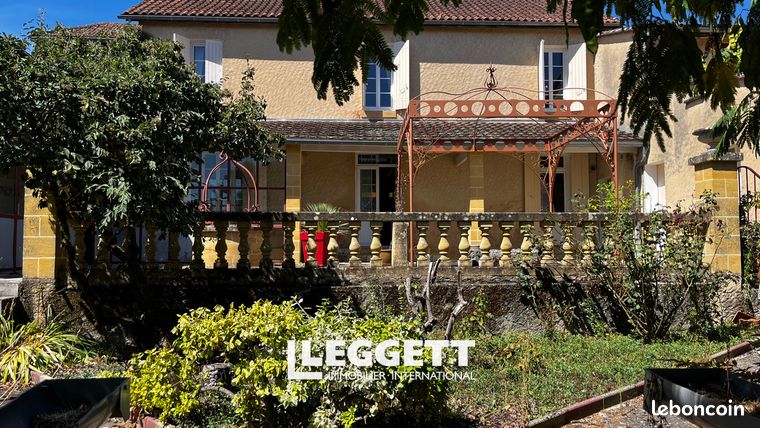 Maison 11 pièces 330 m²