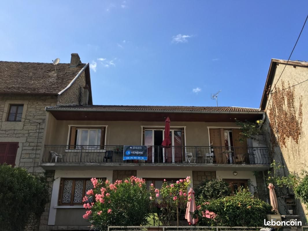 Appartement 5 pièces 123 m² · à Montalieu-Vercieu · 123 m² · 880 €