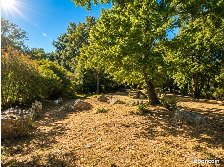 Terrain 1005 m² · à La Celle · 158 000 €