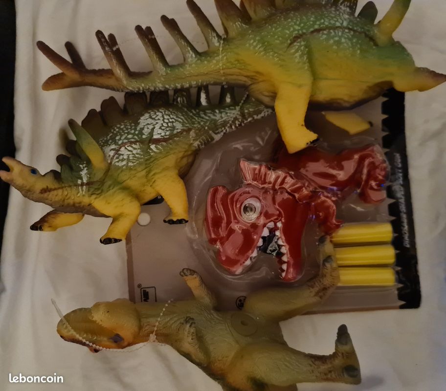 Lot de jouets dinosaures (image 4)