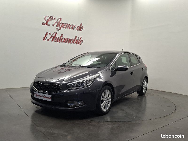 Kia CEE'D 1.6 crdi 128 ch Active Visio / Toit pano / Régulateur / Radar / 1ère main / (image 1)